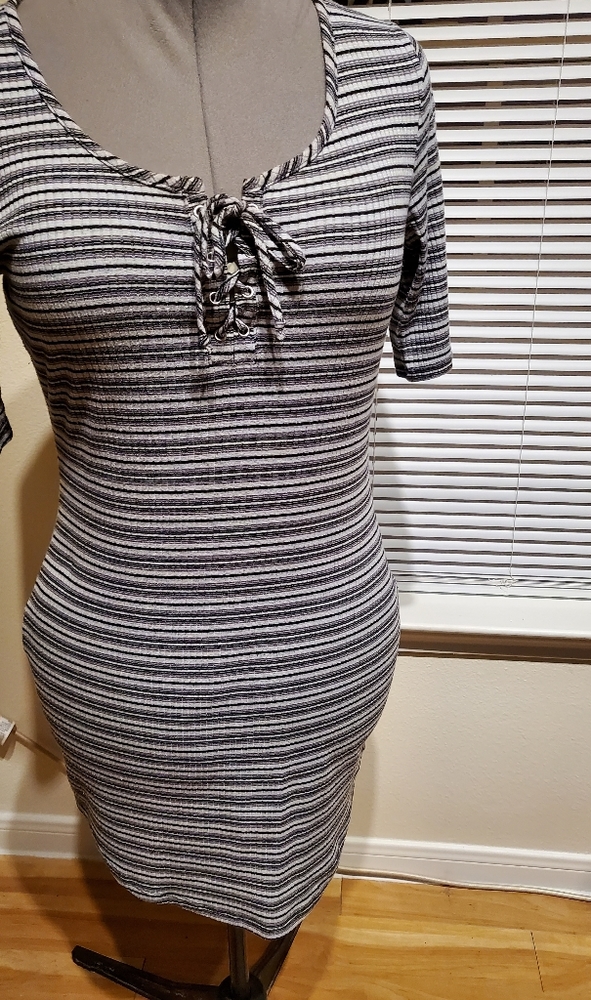 FIGURE FLATTERING Knit